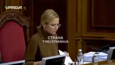 Цирка с утра хотите? Вчера в Верховной Раде Украины нардеп Гео Лерос вынес на голосование вопрос обеспечения президента Владимира Зеленского "памперсами на случай новых государственных переворотов". Даже памперсы для президента зажали, суки:))