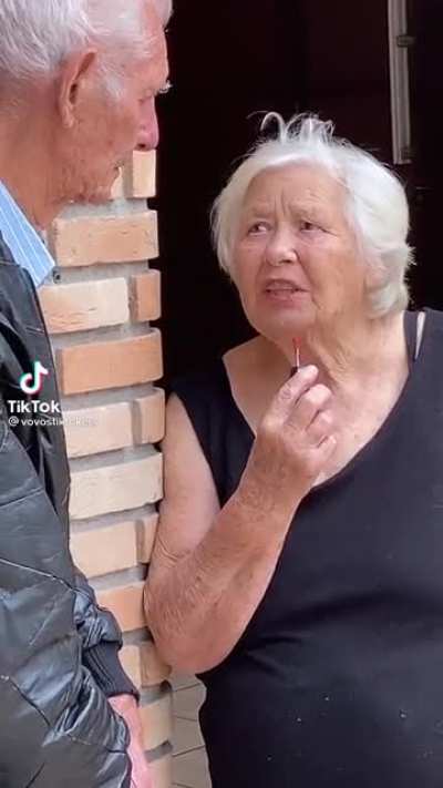 Mirela corre aqui