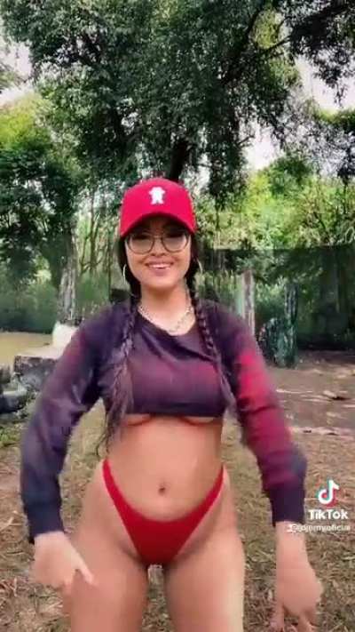 underboob for days