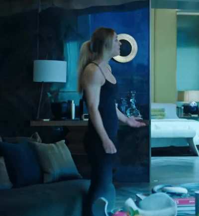 Tight Outfit - GIF