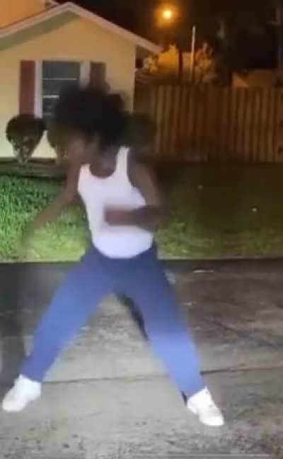 Bruce really feeling this dance damn ! &eth;