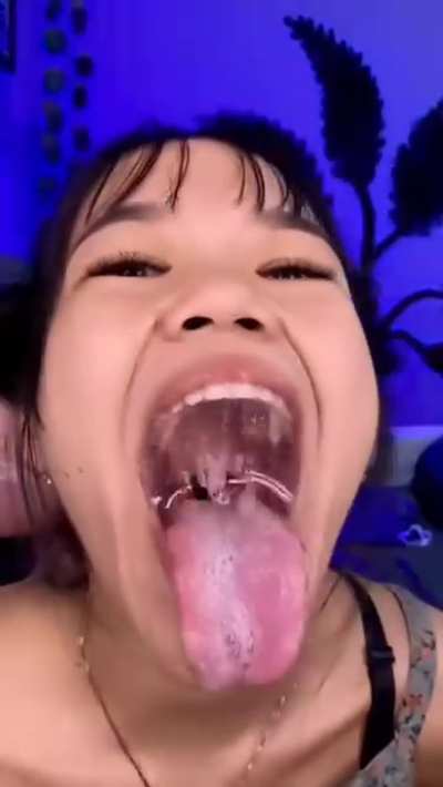 Dera and her monsterous tongue are on Fansly