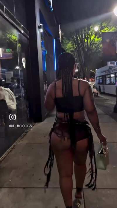 🍑👑🍑