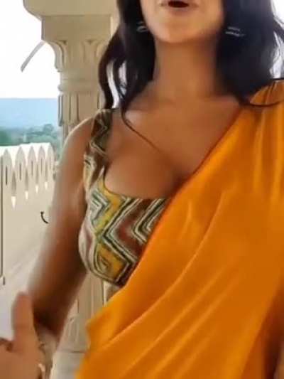 Esha Gupta shaking her plump tits is definitely my cum inspiration for today...🔥🍆✊💦