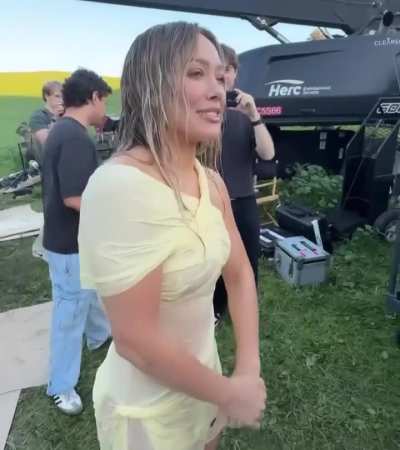 Behind the Scenes from Her ‘Room<wbr>mates<wbr>’ Music Video - IG January 2026