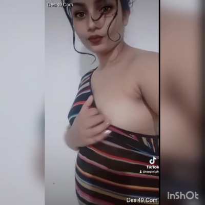Hot cute girls showing her Boobs and pussy (link in comment)