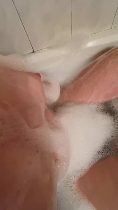 Cold weather means hot and steamy baths 😋
