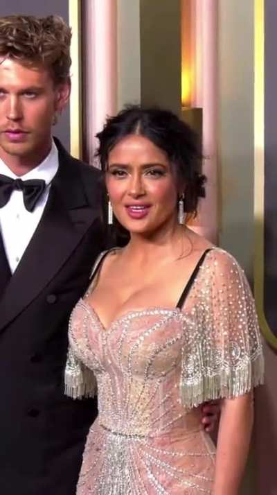 Salma Hayek (The Golden Globe Awards 2023) - Mobil<wbr>e/Ver<wbr>tical
