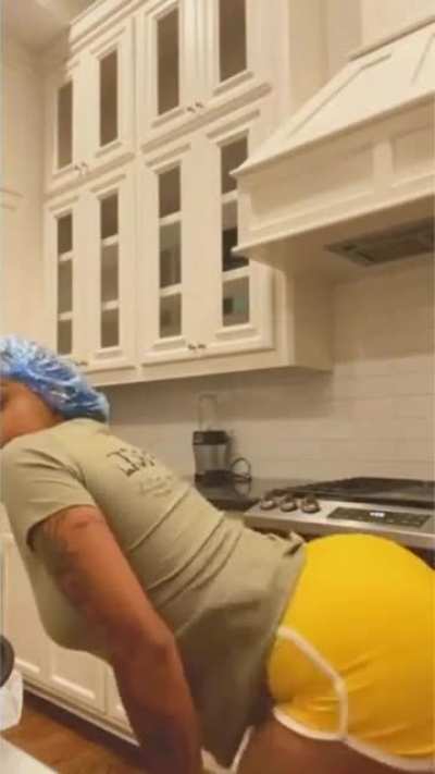 Gawd Damn Jania 🍑😩