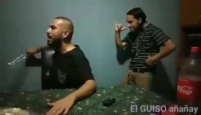 Mam&aacute;: hijos estan drogados? Mi hermano y yo: si estuvieramos drogados podr&iacute;amos hacer esto