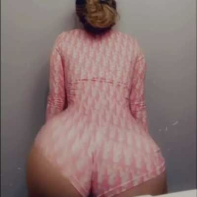 Rate my twerking 1-10
