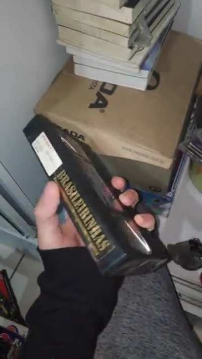 Encontrei isso junto com umas tranqueiras no antigo quarto do meu irmão