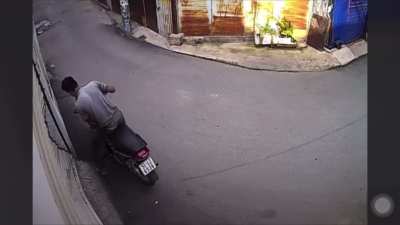 Ofc no helmet