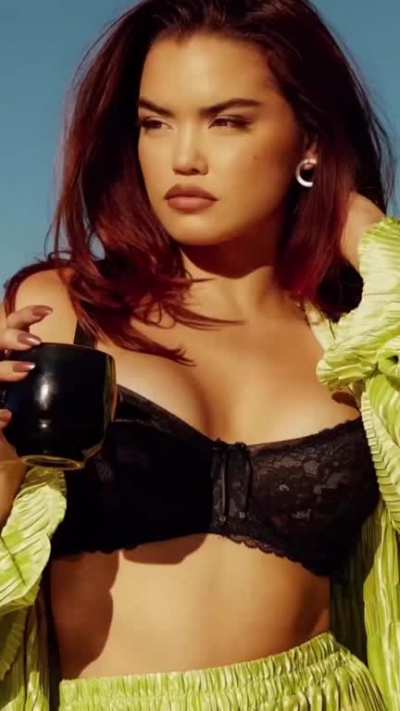 Black bra (" ,)