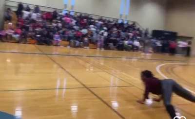 3 mothers engage in a twerking contest in front of the entire school