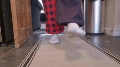 I prefer doing barfeet.. but gotta remember the sock peeps too 🤭