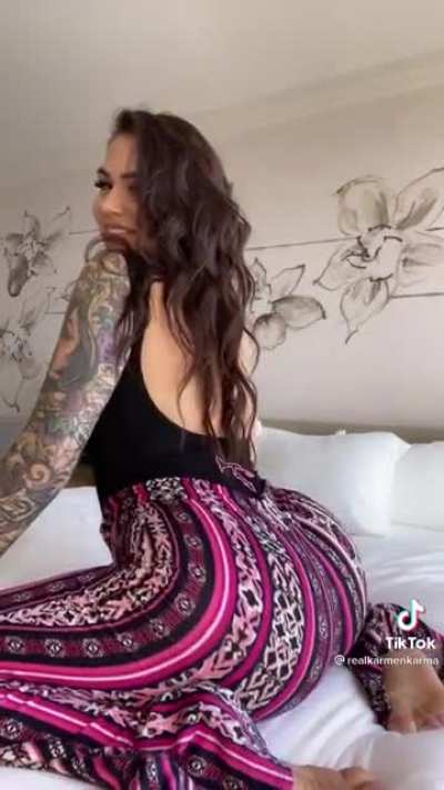 Soft & Jiggly No.489 😍🍑