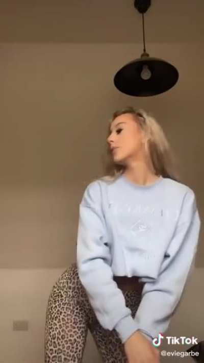 she knows what she is doing 🍑