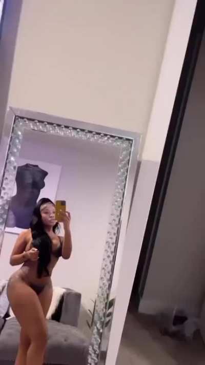 🍑🤳🏽🖤