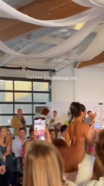 fashion walk 2
