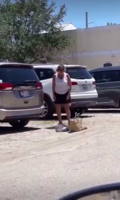 Not even trying to help. Even after walking up to her. Just kept filming.