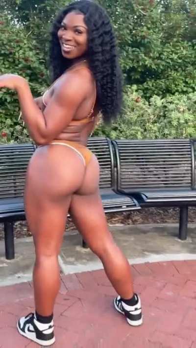 Baby when I tell u the results from growing my booty NATURALLY speaks for itself 💁🏾&zwj;♀️🍑🥰 follow @fitbodytee for more weight gain or weight loss tips 💪🏾 #melanincrushdaily #fitnessmotivation #ebonyfitness #ebonyfitfreaks #fitnesstransformation #gluteworkou