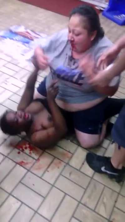 Girls fight at store in San Antonio pt2