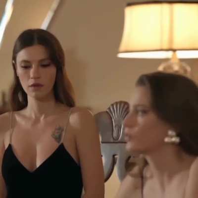 Serenay Sarıkaya - Y&uuml;sra Geyik