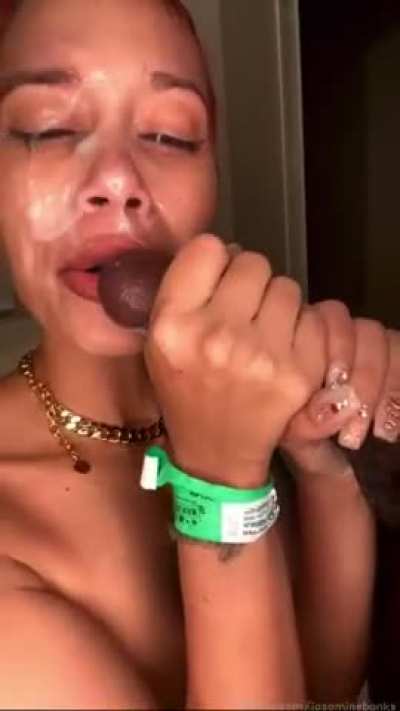 Deep throat her shit