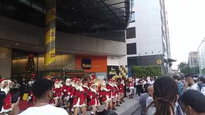 There was a Klee meeting in S&atilde;o Paulo, Brazil and they were all dancing brazilian funk