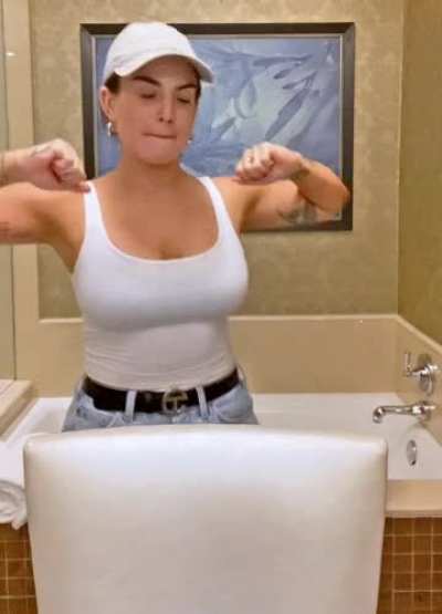 Joanna (jojo) Levesque