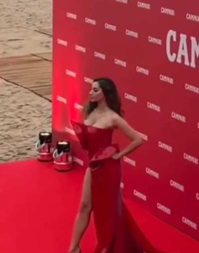 &Ouml;zge &Ouml;zacar