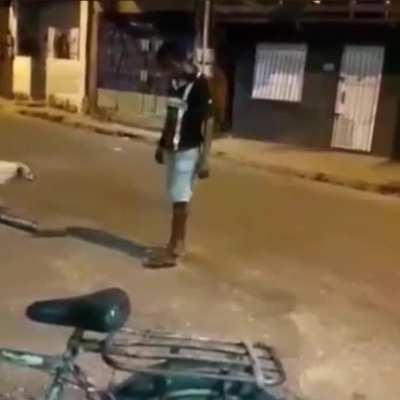 Entrei nessa merda de sub mas s&oacute; encontrei gente q bate punheta pra 2d. Vou ficar mais um tempo aqui at&eacute; conseguir convidar o adm a se juntar a minha cama.