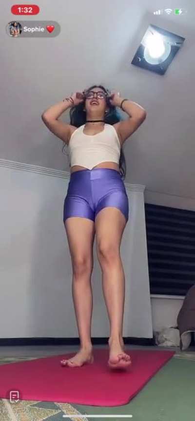 (4)