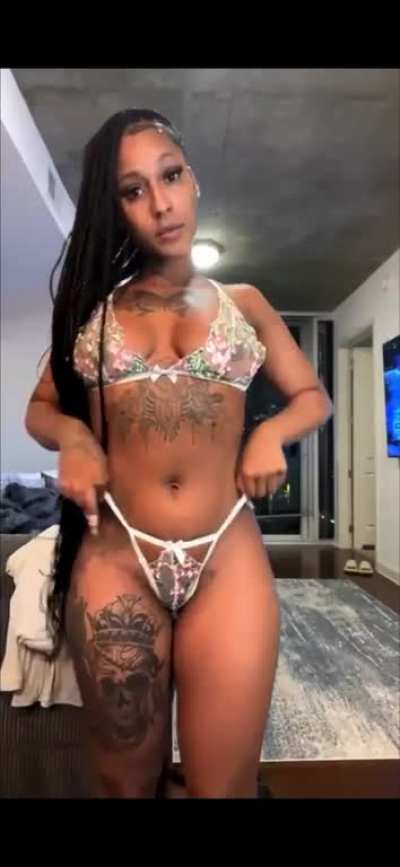 Mizz Twerksum trying on sexy outfits &eth;&curren;&eth;&eth;&copy;&middot;&eth;&curren;&eth;&sect;&iexcl;