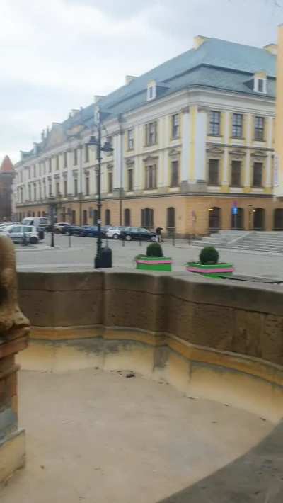 Since there is no water gushing in the fountain, well, me and my big boobs must do as a tourist attraction. heh