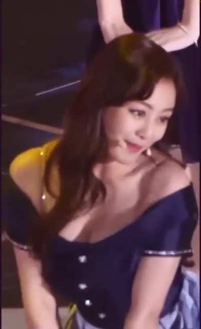 Someone posted a Gif of this performance so heres a video of Jihyo&rsquo;s OUTRAGING puppies 😚