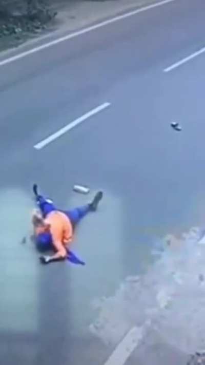 WCGW, trying to open umbrella while sitting on a bike