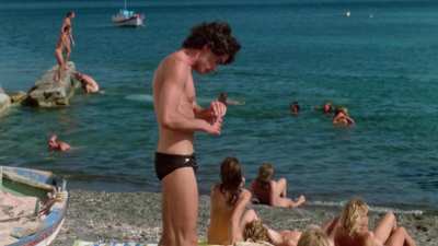 Val&eacute;rie Quennessen &amp;amp; Peter Gallagher - Summer Lovers (US1982) - Lina &amp;amp; Michael arrive at the greek beach (1/4)