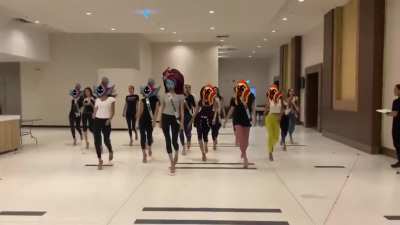 Me and the girlies omw to steal another kill from my toxic straggot adc