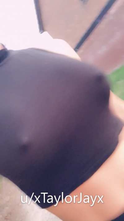 Is it bad I kinda get turned on when it&rsquo;s obvious I&rsquo;m braless?