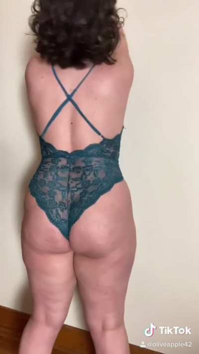 You can pick out my lingerie but it won&rsquo;t stay on long