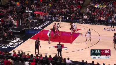 [Highlight] Wemby with a great behind-the-head assist, followed by Coby White putting the moves on Wemby at the other end