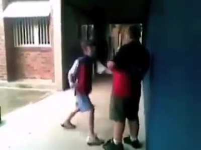 S&oacute; queria compartilhar esse v&iacute;deo que eu peguei l&aacute; do @BrigasEngra. O magrelinho &eacute; t&atilde;o debochado que saiu dan&ccedil;ando o passinho do romano