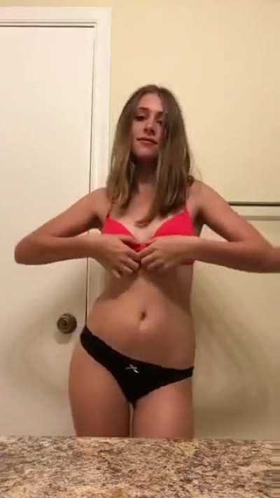 Cute Strip (xpost from /r/stripgirls)