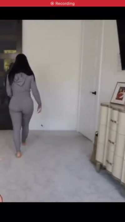Fat ass just walking here😂<wbr>😍😍🍑