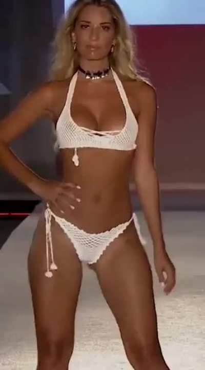 Amazing look on the runway