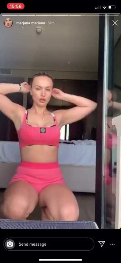 so fucking hot and slutty. i need her to sit on my dick like this omdz😍<wbr>😍😍🤤🤤🤤