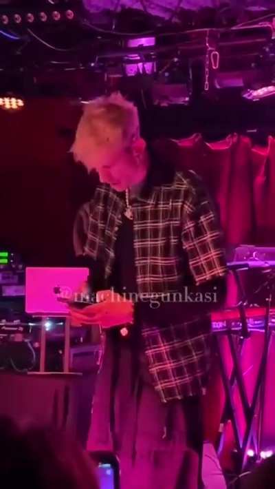 Machine Gun Kelly wanders stage with no mic , texting on his phone while DJ plays song over PA. MGK subreddit eat it up as &ldquo;straight up fire&rdquo;.