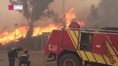 Firefighters run for their lives as wildfires engulf them in Spain